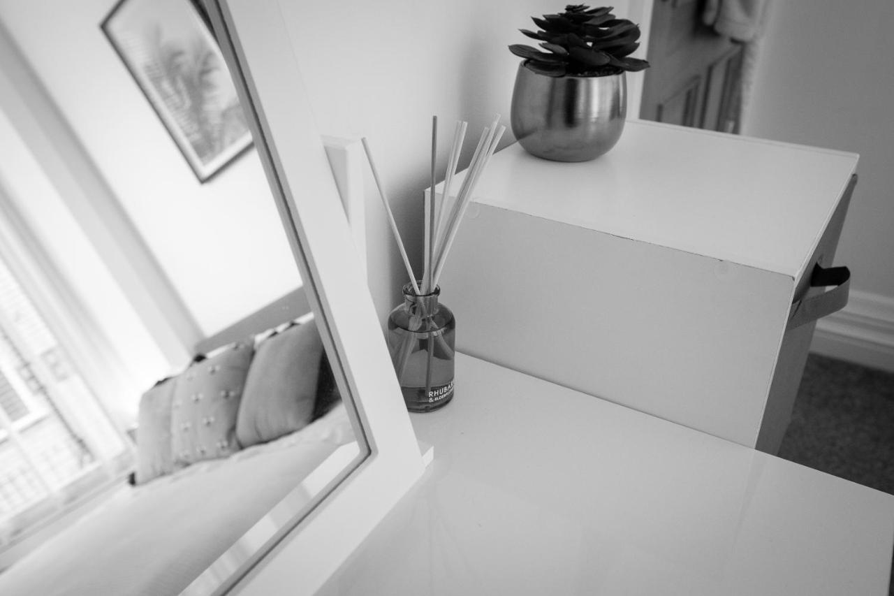 Charles Alexander Short Stay - Clifton Drive Beach Retreat ลิธึม เซนต์ แอนน์ส ภายนอก รูปภาพ
